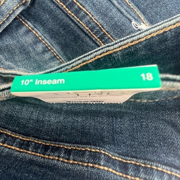 NWT Time And Tru Mid Rise Distressed Cut Off Jean Shorts Size 18 Women’s - Picture 7 of 7